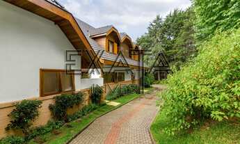 Imagem 2: Casa Alto Padrão à venda no Jardim das Pérolas, Campos do Jordão, com amplo living para v