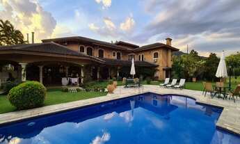 Imagem: Luxuosa casa em condomínio à venda no