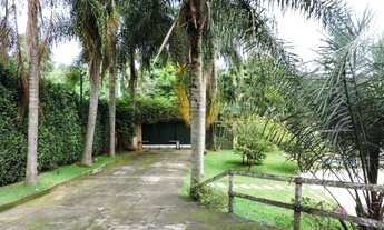 Imagem 2: Casa à venda na Fazendinha, pé direito alto, amplas varandas, repleta de armários, paisagi