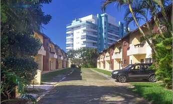 Imagem: Casa em Village com 2 Suítes, 80m² por