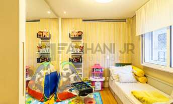 Imagem 2: Com 273 m² de pura sofisticação, este imóvel conta com 4 quartos e 5 banheiros, sendo 4 su