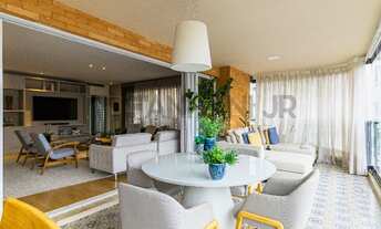 Imagem 6: Com 273 m² de pura sofisticação, este imóvel conta com 4 quartos e 5 banheiros, sendo 4 su