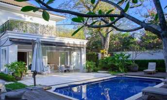 Imagem 2: Venha conhecer esta magnífica residência situada no quarteirão mais desejado e privilegiad