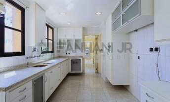 Imagem 6: Com uma área privativa de 315m2, este apartamento luxuoso conta com um espaçoso living par