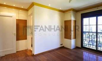 Imagem 4: Com uma área privativa de 315m2, este apartamento luxuoso conta com um espaçoso living par