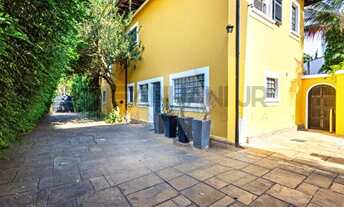 Imagem 3: Casa de Luxo no Jardim Europa: 5 Quartos, 3 Suítes, 4 Salas, 10 Vagas de Garagem, 600m²