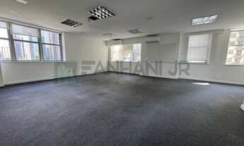 Imagem 2: Sala comercial de alto padrão com 4 salas e 130m² no coração da Bela Vista, São Paulo-SP