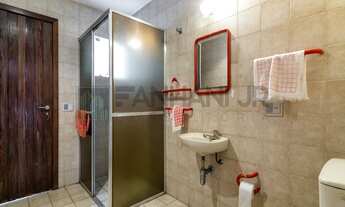 Imagem 7: VENDO CASA CIDADE JARDIM - Próximo à Praça Alfredo Volpi. A casa possui 04 suítes sendo