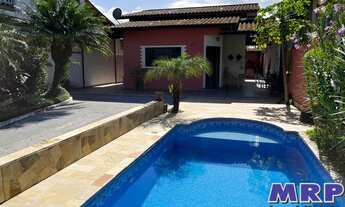 Imagem 1: Casa a venda em Ubatuba, com 2 dormitórios + edícula, a 270 metros da Praia da Maranduba