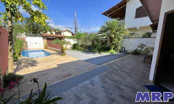 Imagem 3: Casa a venda em Ubatuba, com 2 dormitórios + edícula, a 270 metros da Praia da Maranduba