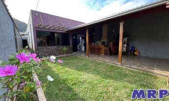 Imagem 2: Casa nova a venda em Ubatuba com 4 dormitórios, em bairro residencial a 3,5 km da Praia de