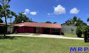 Imagem 4: Chácara em Ubatuba, com piscina, próximo das cachoeiras, bairro residencial, possui escrit