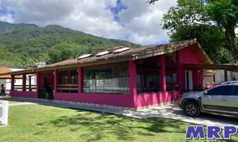 Imagem 5: Chácara em Ubatuba, com piscina, próximo das cachoeiras, bairro residencial, possui escrit