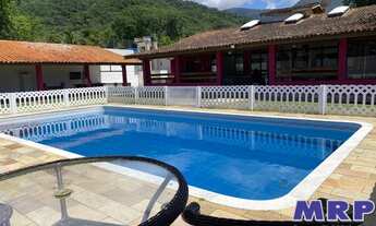 Imagem 6: Chácara em Ubatuba, com piscina, próximo das cachoeiras, bairro residencial, possui escrit
