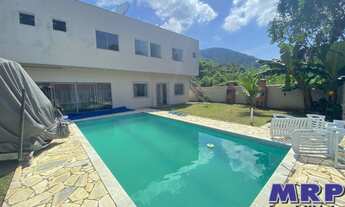 Imagem: Praia da Lagoinha em Ubatuba. Casa com 6