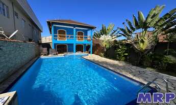 Imagem: Casa com piscina à venda em Ubatuba. Praia