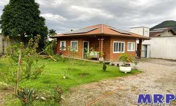 Imagem 2: Casa tipo Chácara em Ubatuba, com piscina, de fácil acesso, em bairro residencial, oportun
