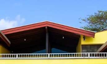 Imagem 1: Casa pé na areia em Ubatuba de 6 dormitórios com varanda de vista panorâmica para o mar na