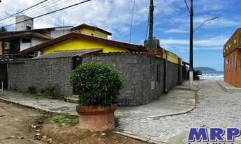 Imagem 2: Casa pé na areia em Ubatuba de 6 dormitórios com varanda de vista panorâmica para o mar na