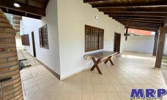 Imagem 4: Casa à venda em Ubatuba, Praia da Lagoinha, com 3 suítes, a poucos passos da praia