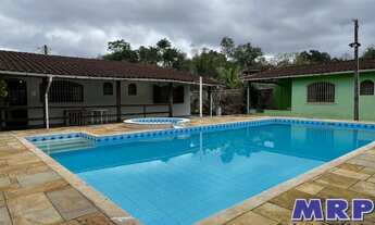 Imagem 1: Casa em Ubatuba com Piscina e 3 dormitórios sendo 1 suíte próximo a Praia da Maranduba!