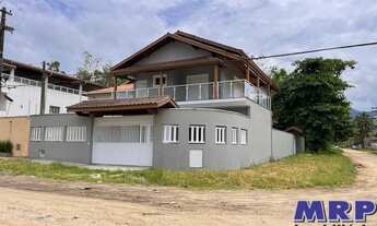 Imagem: Casa à venda em Ubatuba, com 3 suítes
