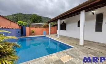 Imagem 2: Casa à venda em Ubatuba. Com piscina. 2 dormitórios. Sertão da Quina