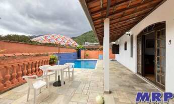 Imagem: Casa à venda em Ubatuba. Com piscina. 2