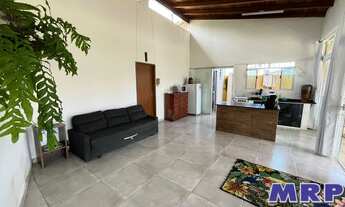 Imagem: Casa a venda em Ubatuba com piscina no bairro