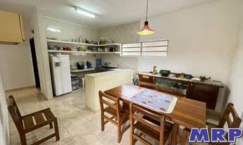 Imagem 2: Casa a venda em Ubatuba com boa localização a poucos metros da Praia do Sape !