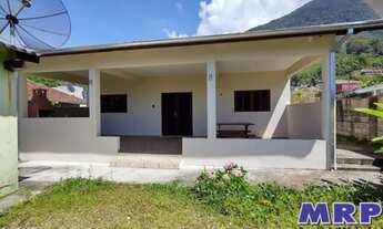 Imagem: Casa à venda em Ubatuba. A 250 metros da