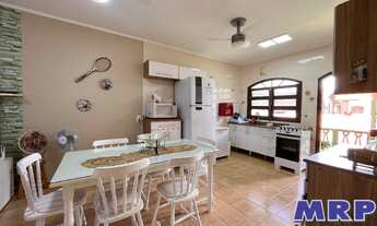 Imagem 4: Apartamento à venda na Praia da Maranduba em Ubatuba. Condomínio com piscina. 2 quartos