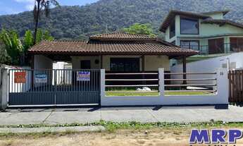 Imagem: Duas casas em Ubatuba, a 100 metros da Praia