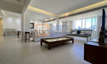 Imagem 2: Excelente Apartamento à Venda Copacabana Andar Alto com Vista Lateral Decorado e Reformado