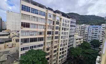 Imagem 2: Apartamento à Venda em Copacabana de 33 m² com 1 Quarto 1 Banheiro Conjugado Amplo Próximo