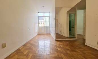 Imagem 2: Excelente Apartamento Reformado à Venda em Ipanema de 50m² com 1 Quarto Sala Ampla Cozinha