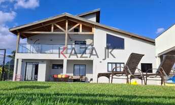 Imagem: Ampla casa com 360 mts, com 5 quartos, sendo