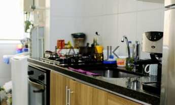 Imagem 2: Apto de 67 m² com 2 dts, 1 suíte com vista para o bairro. Repleto de armários. Sala com do