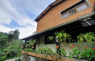 Imagem 4: Excelente casa em condomínio arborizado, com fácil acesso ao centro de Embu, centro de Cot
