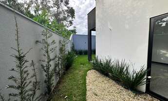 Imagem 5: CASA DE ALTO PADRÃO NO GLÓRIA | RUA SEM SAÍDA | 02 VAGAS DE GARAGEM | CHURRASQUEIRA