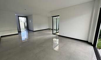 Imagem 2: CASA DE ALTO PADRÃO NO GLÓRIA | RUA SEM SAÍDA | 02 VAGAS DE GARAGEM | CHURRASQUEIRA