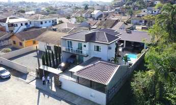 Imagem 2: LINDA CASA EM RUA SEM SAÍDA NO BAIRRO PETRÓPOLIS | 01 SUÍTE + 02 DORMITÓRIOS