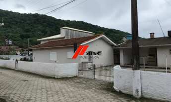 Imagem 6: Casa térrea de esquina com amplo terreno na Armação, próxima à praia, Florianópolis