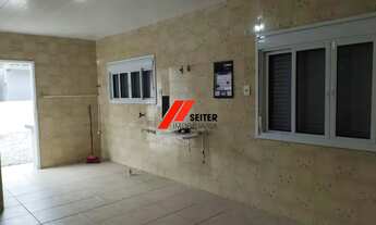 Imagem 3: Casa térrea de esquina com amplo terreno na Armação, próxima à praia, Florianópolis