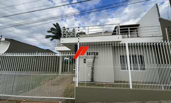 Imagem 1: Casa a venda na agronômica, com 2 dormitorios sendo 1 suite, vaga de garagem coberta 139m²