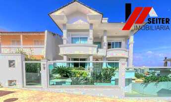 Imagem: Casa de alto padrão à venda no bairro