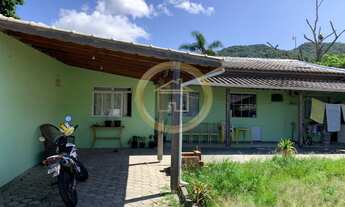 Imagem: Casa de 2 dormitórios com amplo terreno