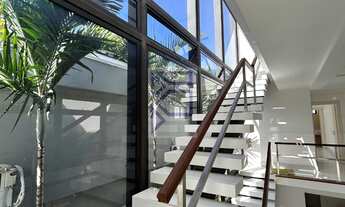 Imagem: Luxuosa casa em condomínio à venda na