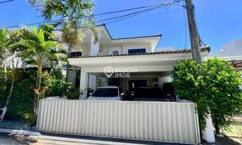 Imagem: Casa com 4/4 em Buraquinho