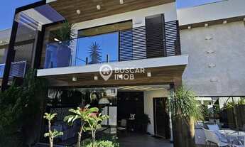 Imagem: CASA COM 4/4 NO UNIVILLAS